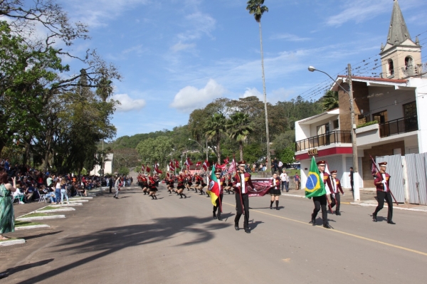 Desfile de 20 de setembro movimentou Nova Palma